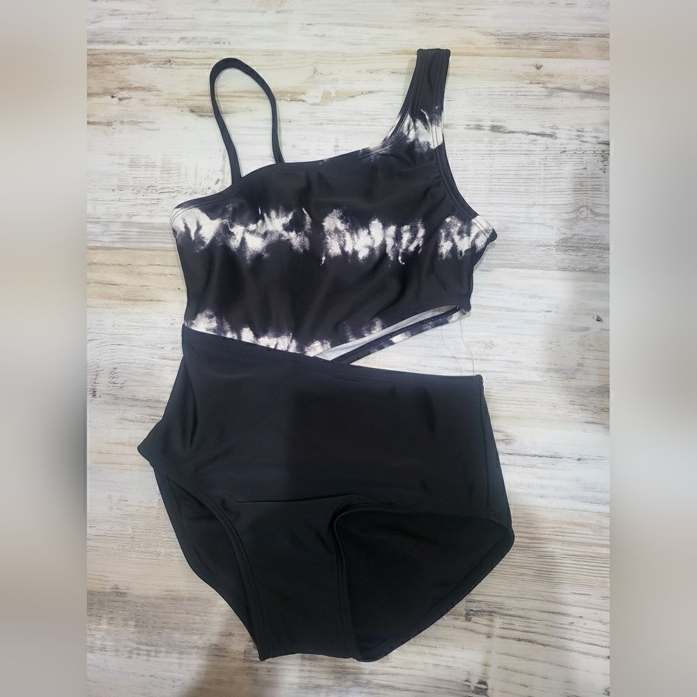 More Than Magic Black White One Shoulder Side Cutout One Piece Swimwear 6 NWOT